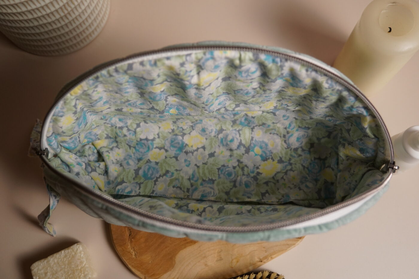 Trousse ronde velours bleu – Image 3