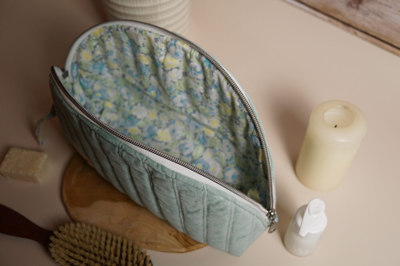 Trousse ronde velours bleu – Image 4