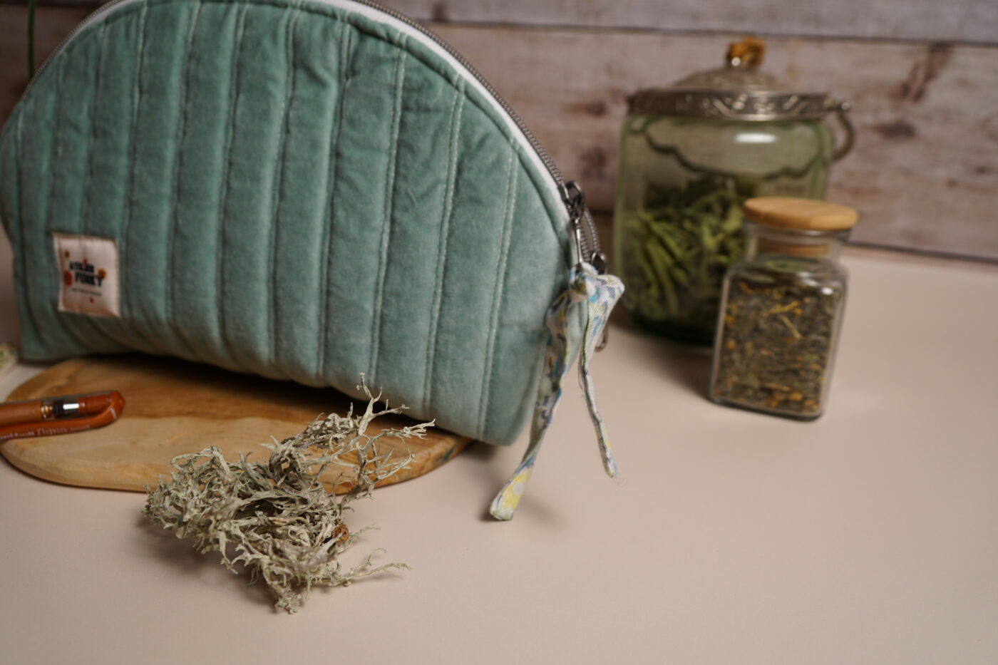 Trousse ronde velours bleu – Image 7