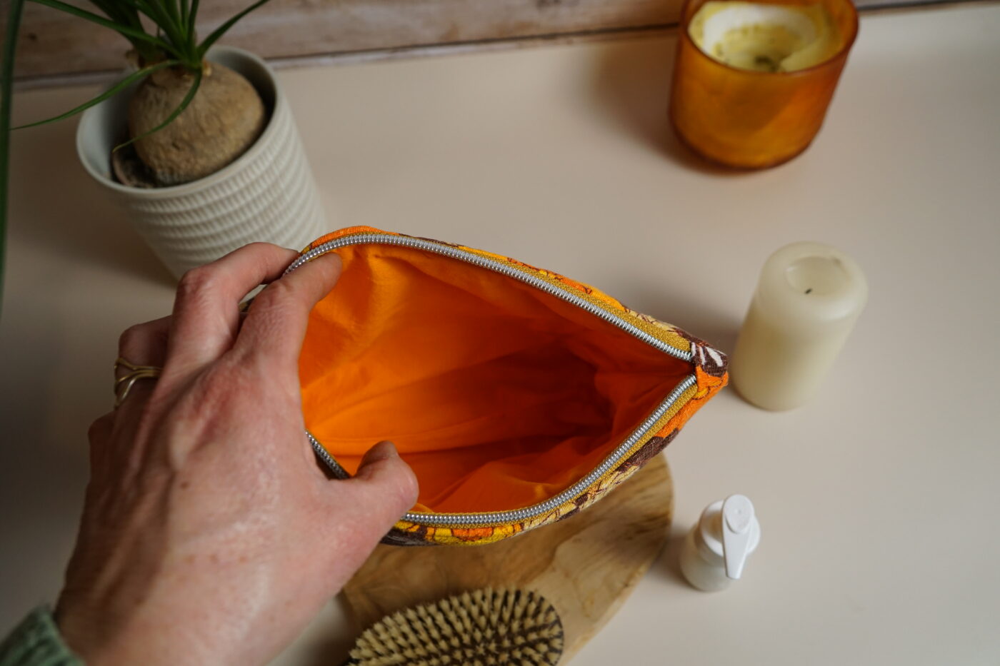 Petite trousse triangle "orange flower" – Image 3