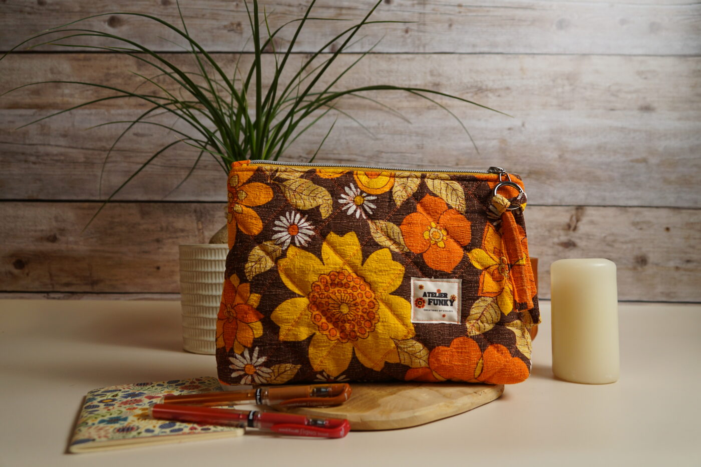Petite trousse triangle "orange flower" – Image 5